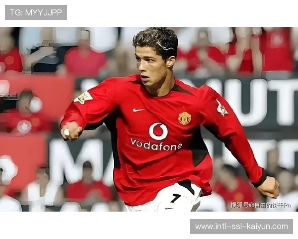 C罗自荐回归曼联传闻发酵，41岁球王愿降薪求最后一舞